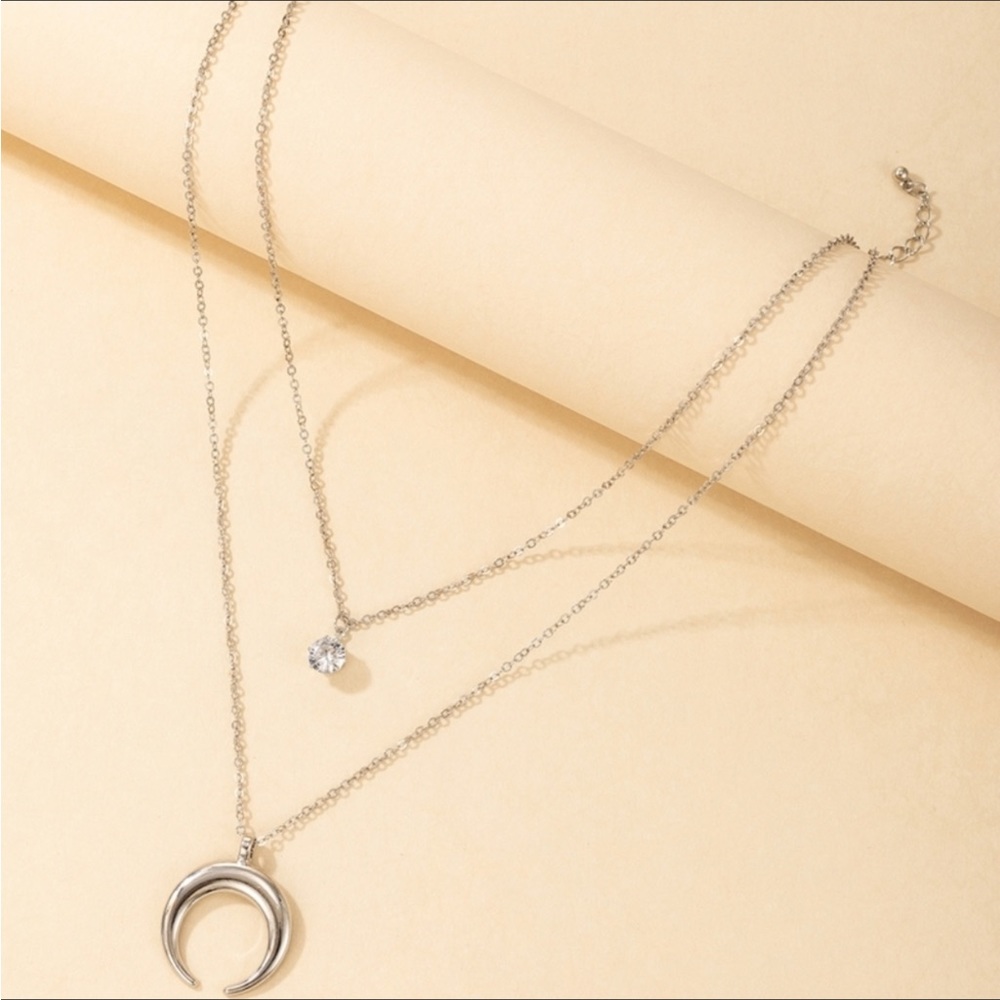 💎2/ $10-All jewelry💎 Double Layer Silver Horn Necklace